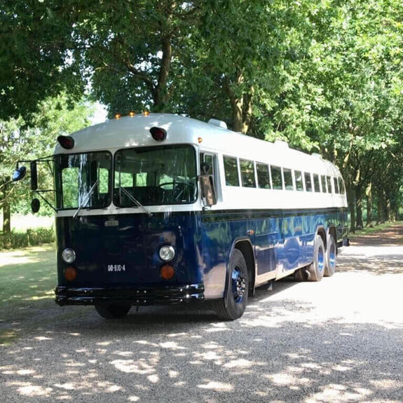 Crown-50-personen-blauw-witte-trouwbus-04