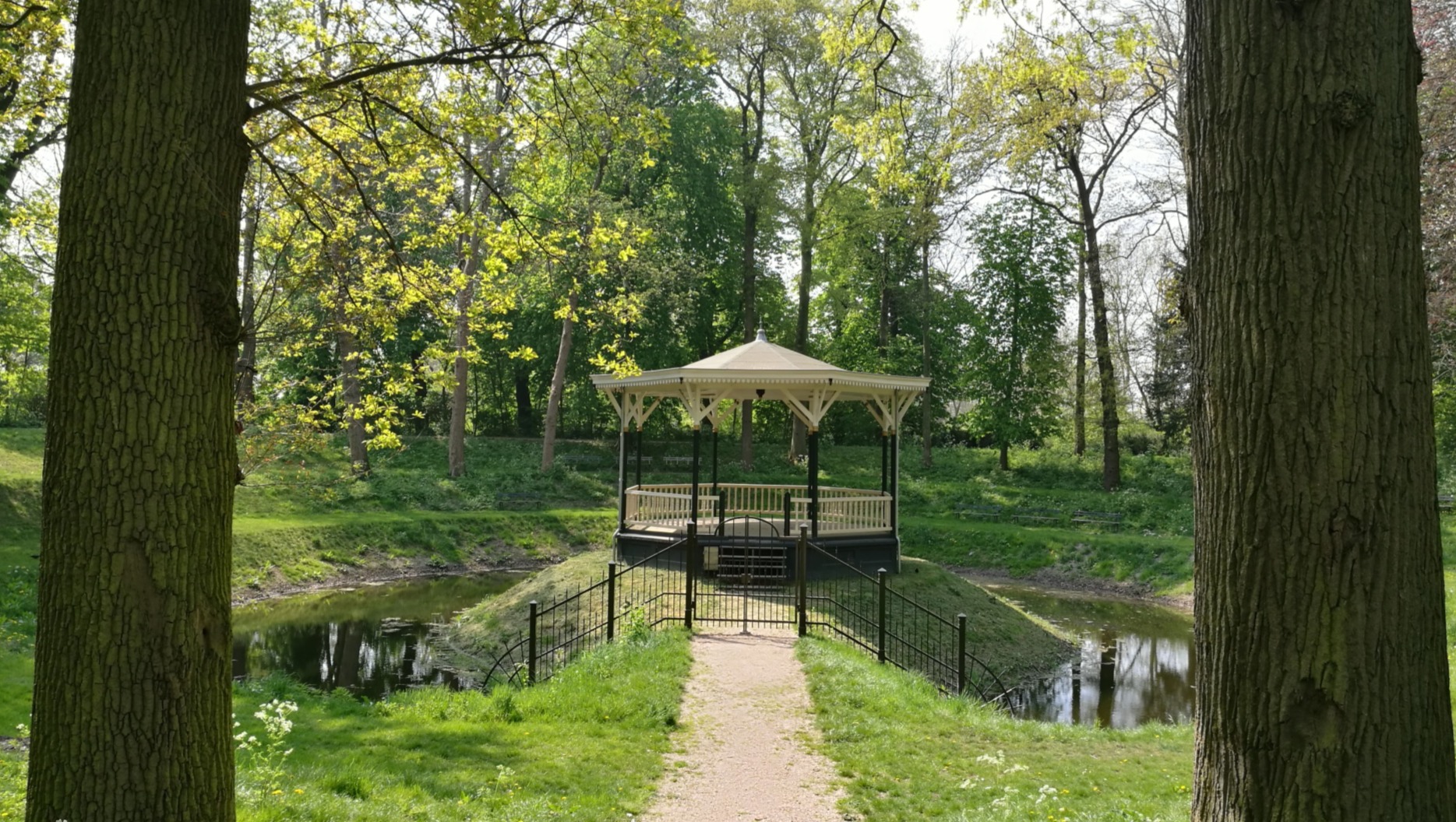 Wandeling met gids over de stadswallen van Hanzestad Zaltbommel